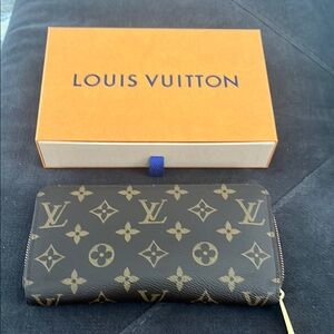 LV zippy wallet and box in great condition